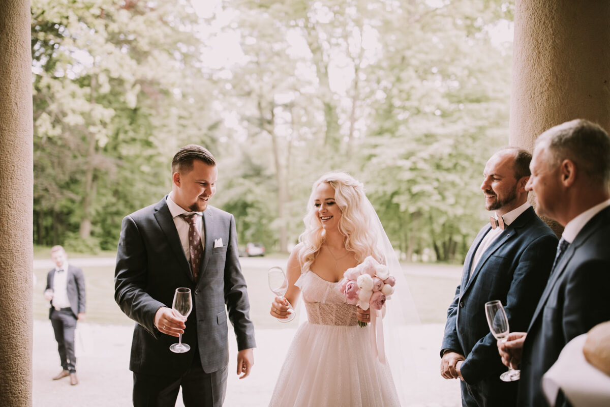 Ślub w Chełmie, Przygotowania ślubne w Dworze Sieraków, Kościół Narodzenia św. Jana Chrzciciela w Chełmie, 