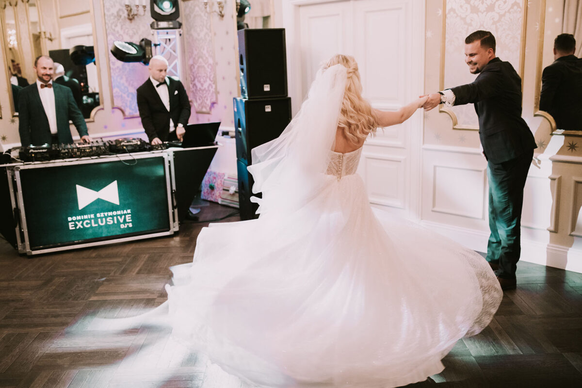 Pierwszy taniec, Wesele w Dworku w Sierakowie Sesja ślubna w trakcie wesela