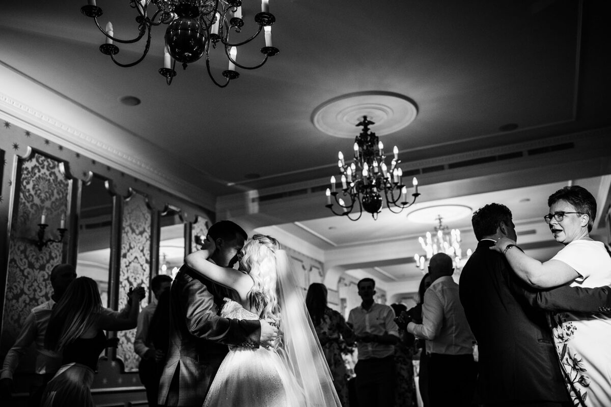 Pierwszy taniec, Wesele w Dworku w Sierakowie Sesja ślubna w trakcie wesela