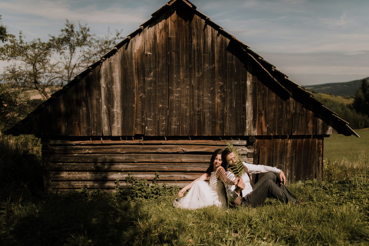 Boho sesja ślubna w Muszynie, sesja ślubna w lesie, rustykalna sesja Rytro