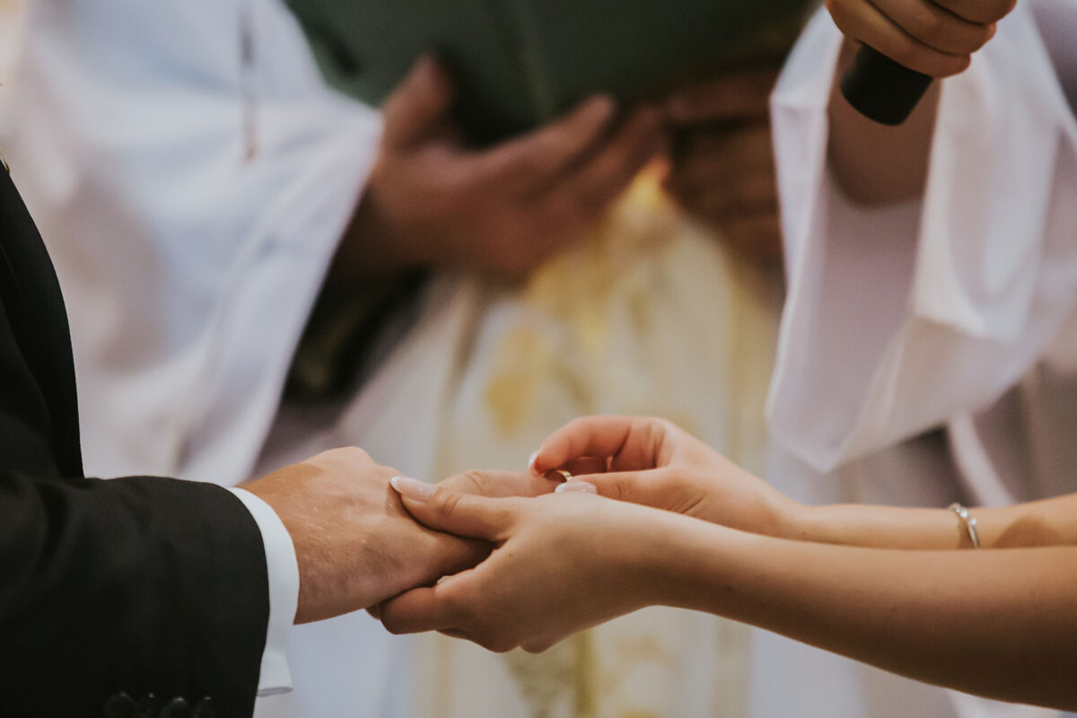 Ślub w kościele Apostołów Piotra i Pawła w Uściu Solnym, first look w ogrodzie