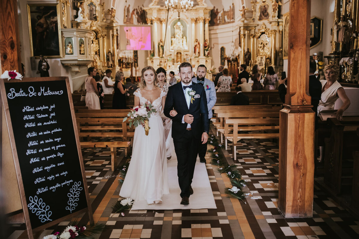 Ślub w kościele Apostołów Piotra i Pawła w Uściu Solnym, first look w ogrodzie