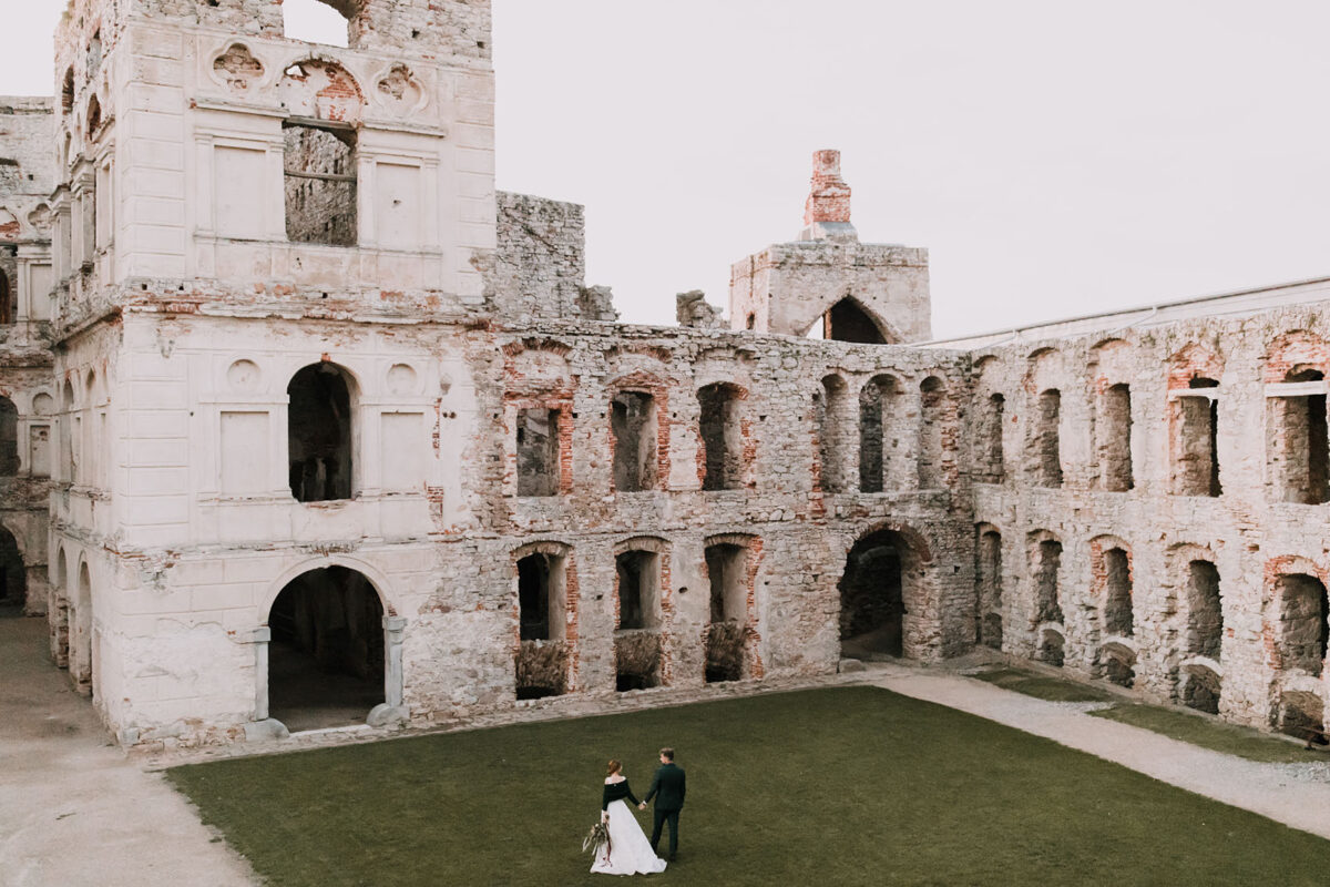 Sesja Krzyżtopór, kościół Św. Franciszka z Asyżu, liście confetti, wesele Hotel Bińkowski