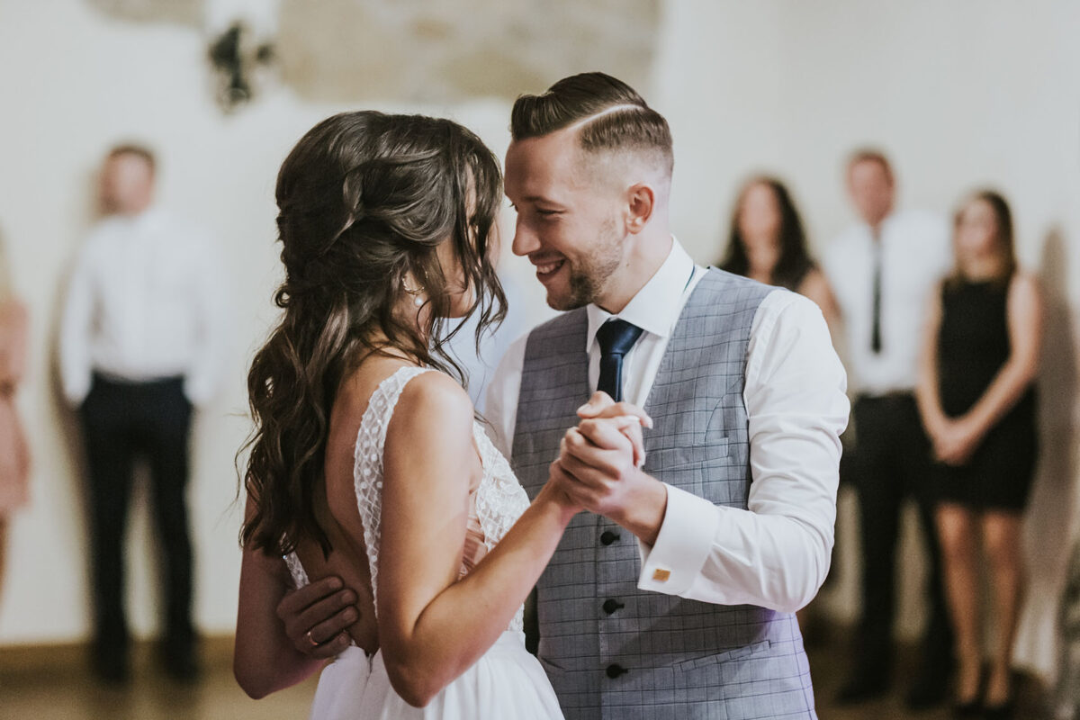 Wesele w okolicach Krakowa, pierwszy taniec, sesja ślubna na Pustyni Błędowskiej