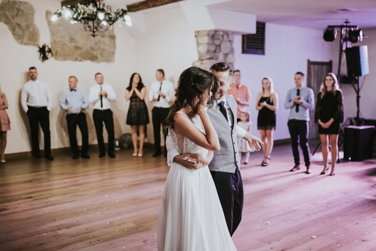 Wesele w okolicach Krakowa, pierwszy taniec, sesja ślubna na Pustyni Błędowskiej