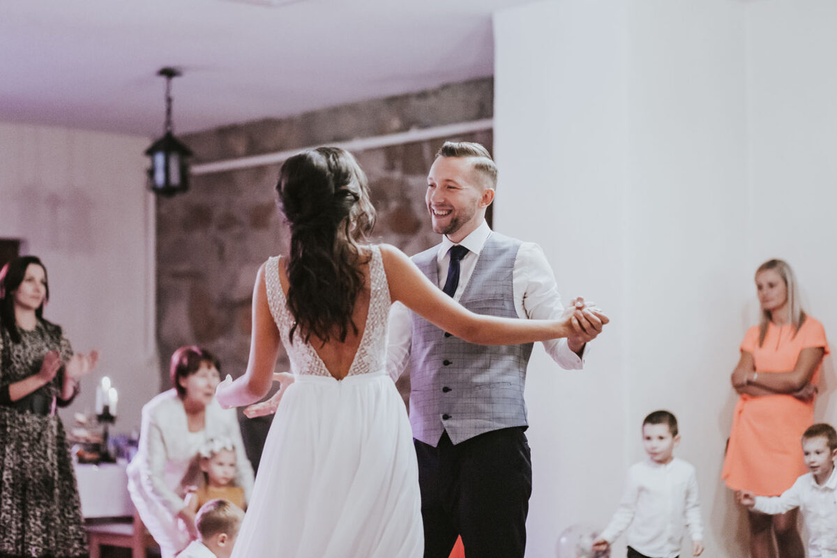 Wesele w okolicach Krakowa, pierwszy taniec, sesja ślubna na Pustyni Błędowskiej