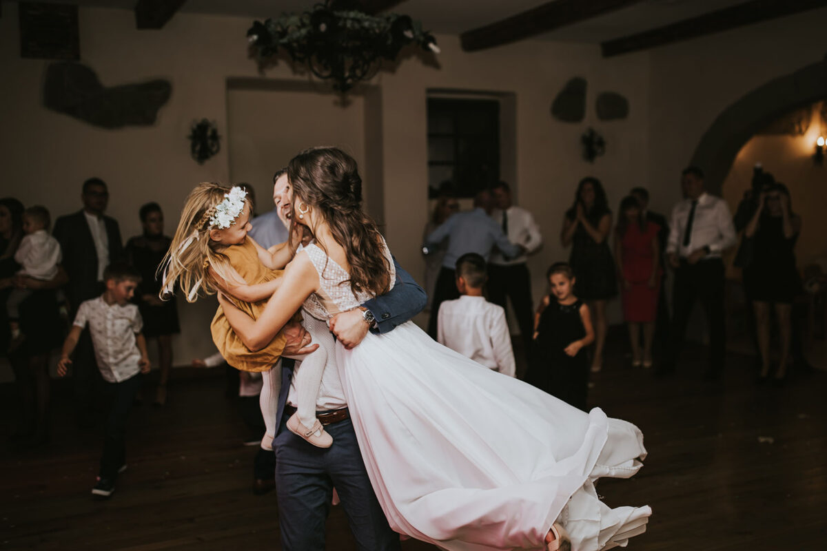 Wesele w okolicach Krakowa, pierwszy taniec, sesja ślubna na Pustyni Błędowskiej