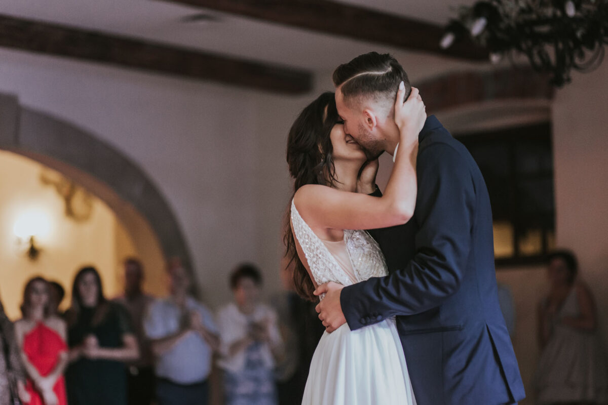 Wesele w okolicach Krakowa, pierwszy taniec, sesja ślubna na Pustyni Błędowskiej