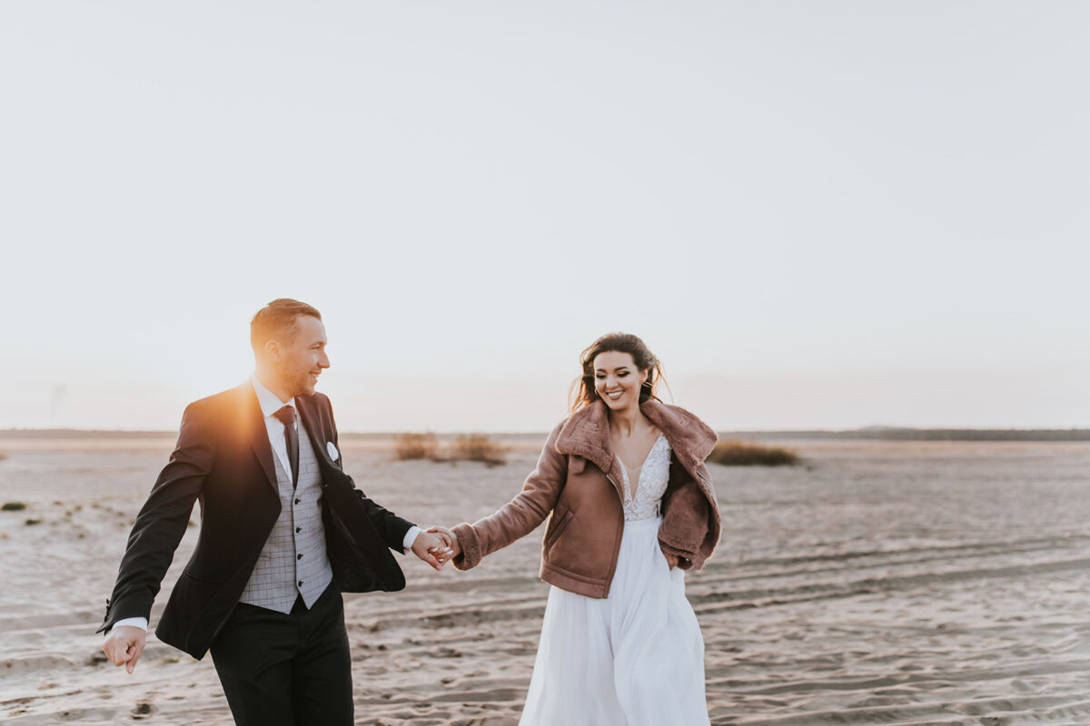 Wesele w okolicach Krakowa, pierwszy taniec, sesja ślubna na Pustyni Błędowskiej