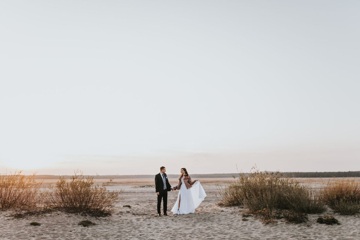 Wesele w okolicach Krakowa, pierwszy taniec, sesja ślubna na Pustyni Błędowskiej