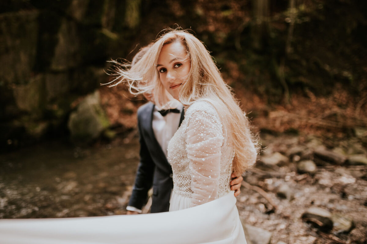 sesja ślubna w Warszawie, sesja ślubna przy wodospadzie, sesja ślubna w górach