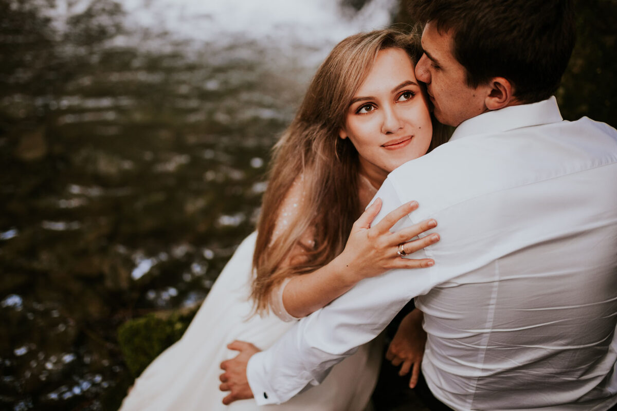sesja ślubna w Warszawie, sesja ślubna przy wodospadzie, sesja ślubna w górach