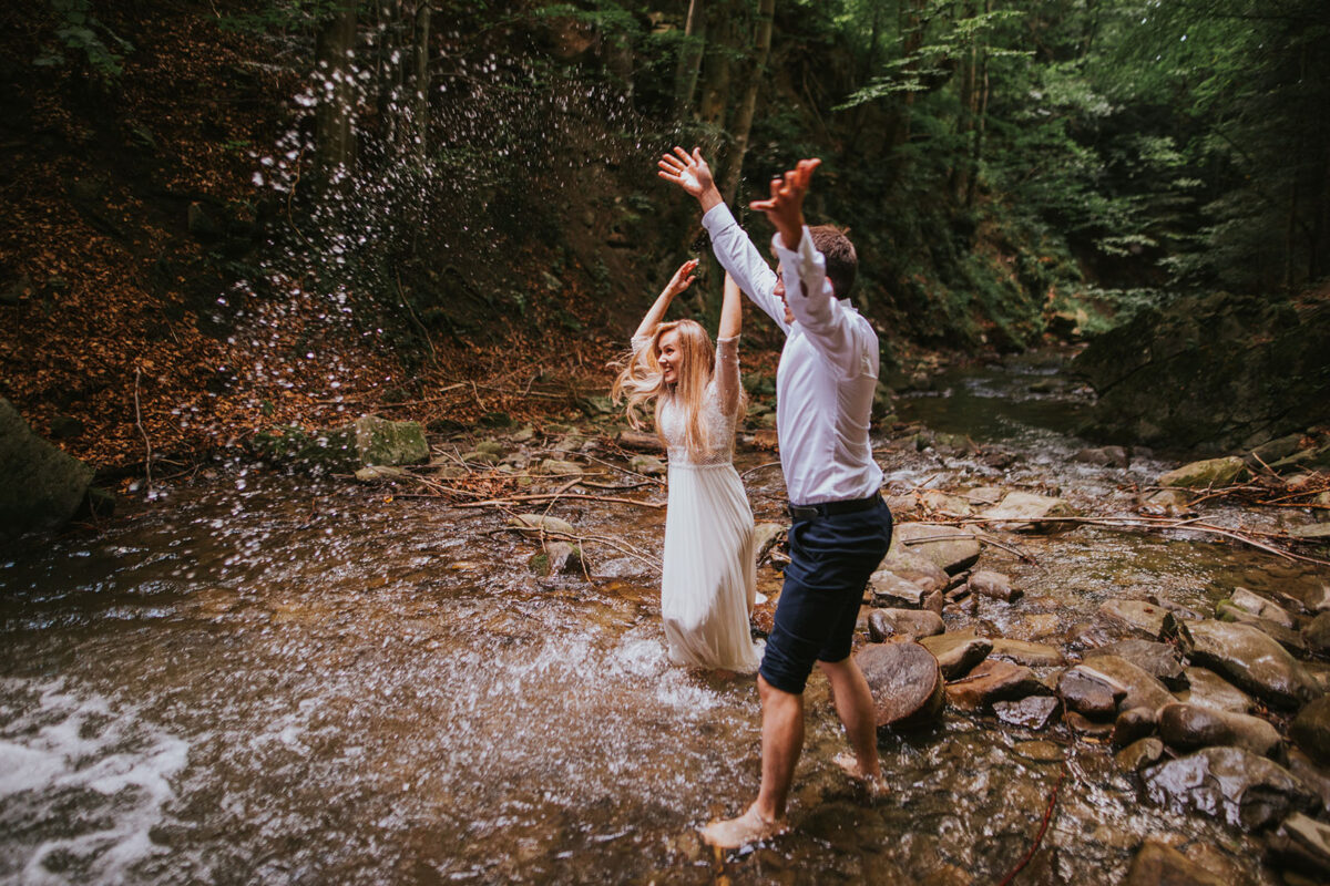 sesja ślubna w Warszawie, sesja ślubna przy wodospadzie, sesja ślubna w górach