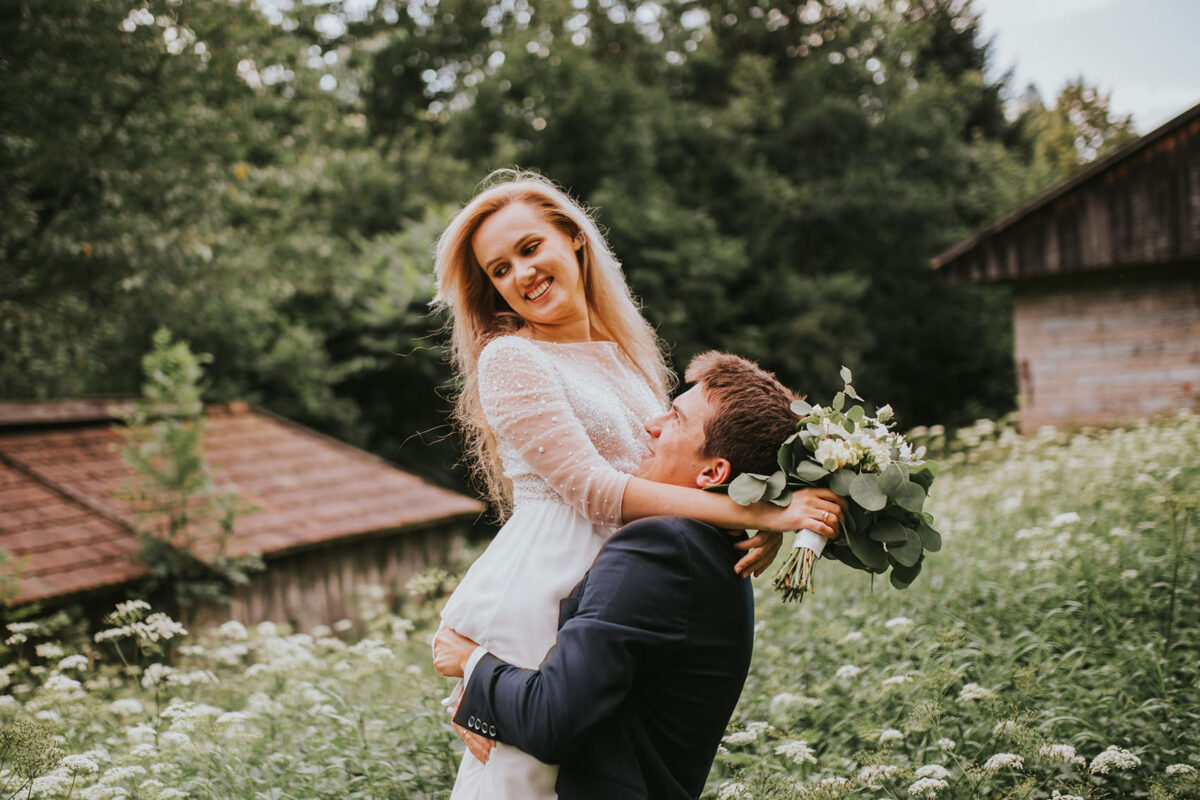 sesja ślubna w Warszawie, sesja ślubna przy wodospadzie, sesja ślubna w górach