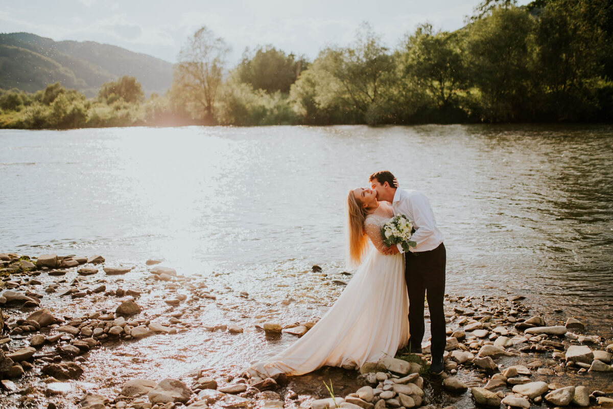 sesja ślubna w Warszawie, sesja ślubna przy wodospadzie, sesja ślubna w górach