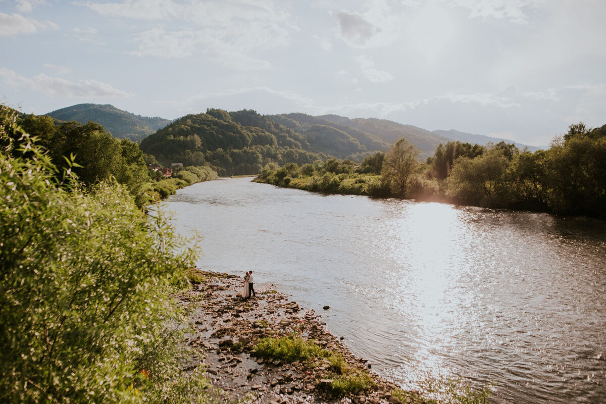 sesja ślubna w Warszawie, sesja ślubna przy wodospadzie, sesja ślubna w górach