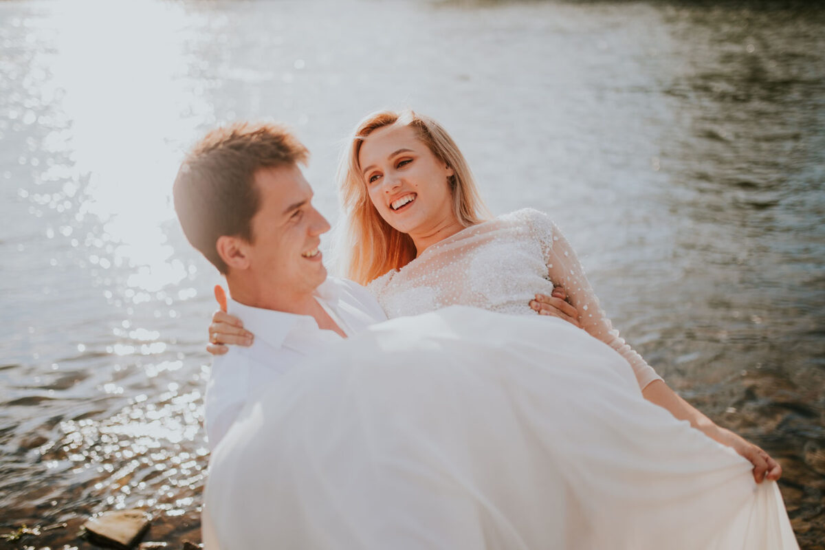 sesja ślubna w Warszawie, sesja ślubna przy wodospadzie, sesja ślubna w górach