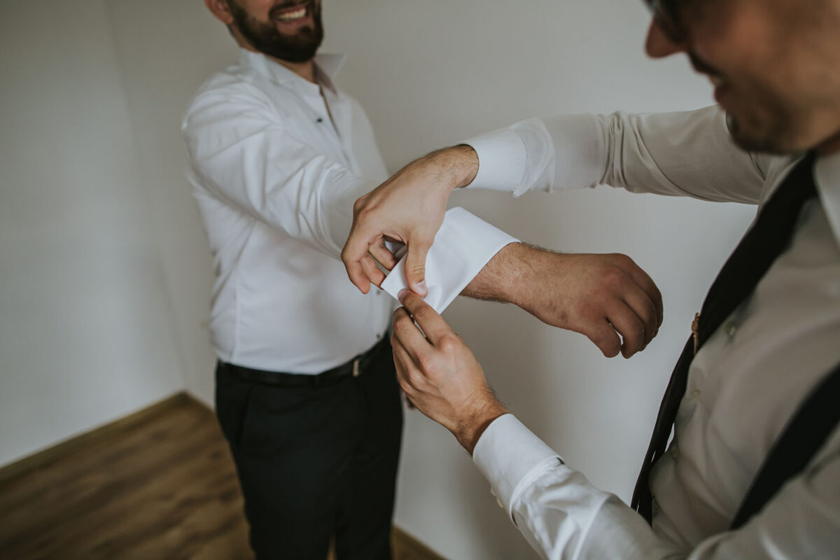 ślub w włoskim stylu, first look w ogrodzie