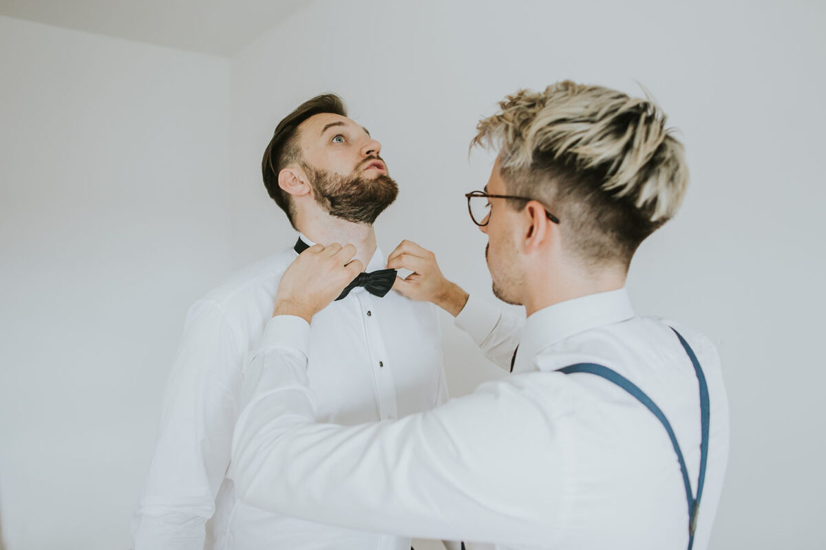 ślub w włoskim stylu, first look w ogrodzie