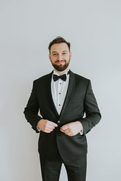 przygotowania ślubne w Warszawie, first look, detale z przygotowań ślubnych