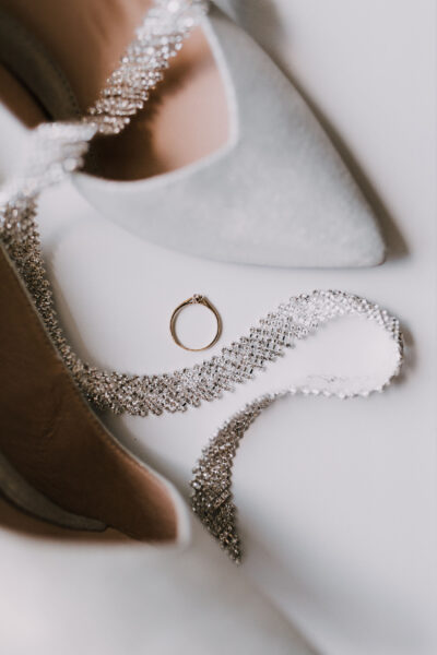 przygotowania ślubne w Warszawie, first look, detale z przygotowań ślubnych