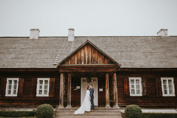 sesja ślubna w Kielcach, sesja ślubna w Muzeum Wsi Kieleckiej, sesja ślubna jesienią