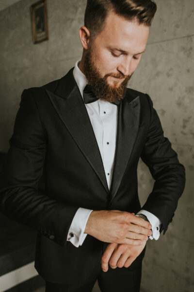 przygotowania ślubne w Warszawie, first look, detale z przygotowań ślubnych