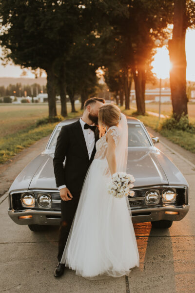 sesja ślubna w dniu ślubu, sesja ślubna podczas golden hour, sesja ślubna w plenerze