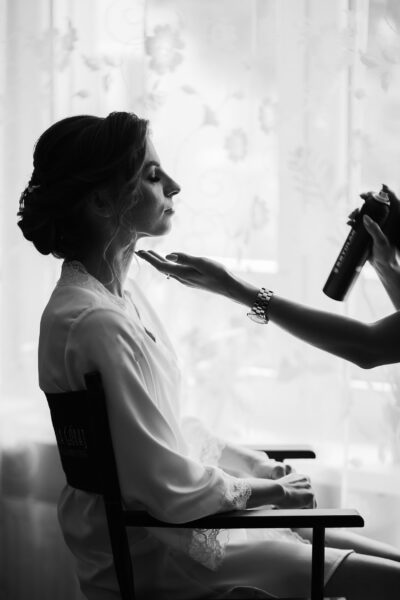 przygotowania ślubne w Warszawie, first look, detale z przygotowań ślubnych