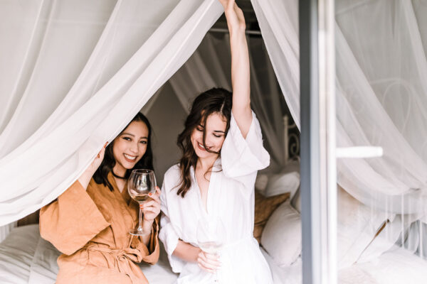 przygotowania ślubne w Warszawie, first look, detale z przygotowań ślubnych