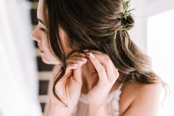 przygotowania ślubne w Warszawie, first look, detale z przygotowań ślubnych