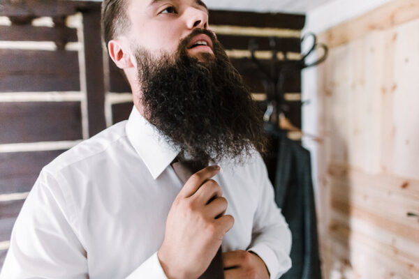 przygotowania ślubne w Warszawie, first look, detale z przygotowań ślubnych