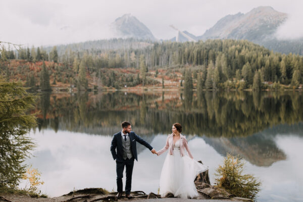 sesja ślubna nad Jeziorem Szczyrbskim, Jezioro Szczyrbskie, sesja ślubna jesienią