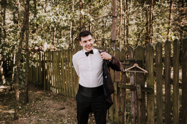 przygotowania ślubne w Warszawie, first look, detale z przygotowań ślubnych