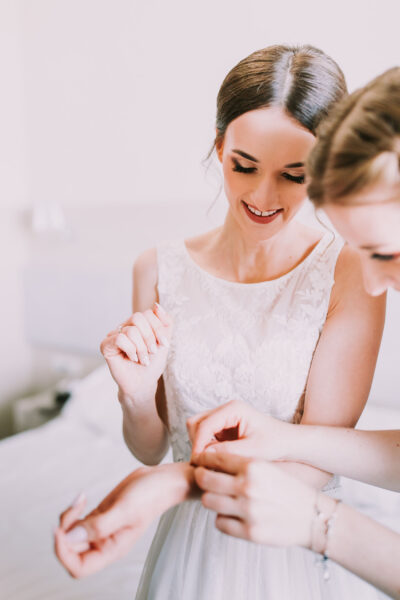 przygotowania ślubne w Warszawie, first look, detale z przygotowań ślubnych