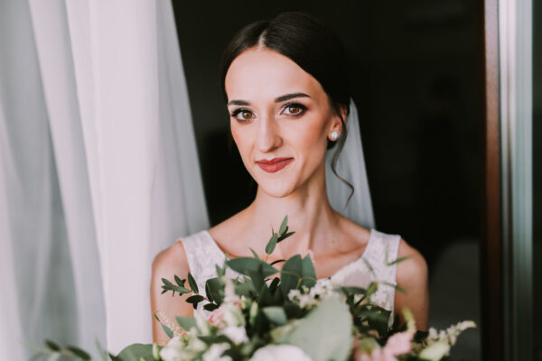 przygotowania ślubne w Warszawie, first look, detale z przygotowań ślubnych