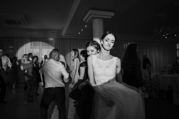 zimne ognie na weselu, oczepiny, ślub w Warszawie