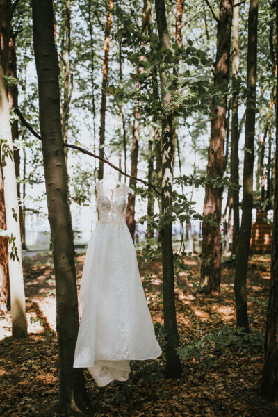 przygotowania ślubne w Warszawie, first look, detale z przygotowań ślubnych