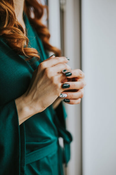 przygotowania ślubne w Warszawie, first look, detale z przygotowań ślubnych