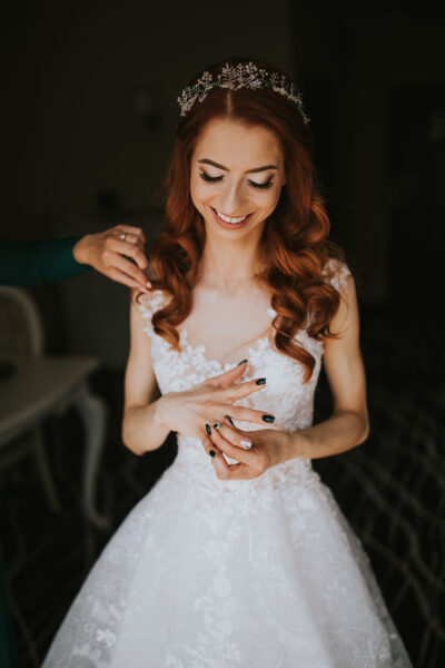 przygotowania ślubne w Warszawie, first look, detale z przygotowań ślubnych