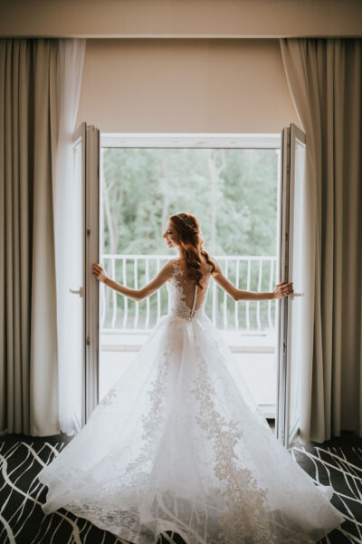 przygotowania ślubne w Warszawie, first look, detale z przygotowań ślubnych