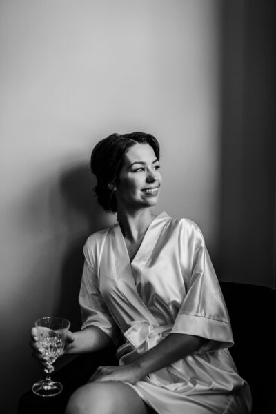 przygotowania ślubne w Warszawie, first look, detale z przygotowań ślubnych