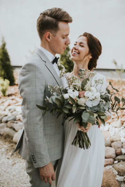 przygotowania ślubne w Warszawie, first look, detale z przygotowań ślubnych