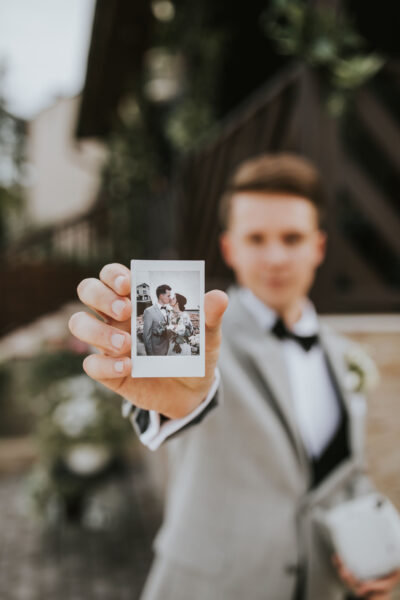 przygotowania ślubne w Warszawie, first look, detale z przygotowań ślubnych