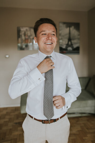 przygotowania ślubne w Warszawie, first look, detale z przygotowań ślubnych