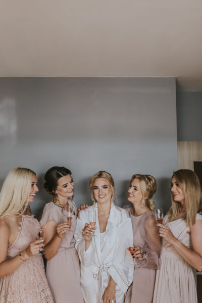 przygotowania ślubne w Warszawie, first look, detale z przygotowań ślubnych