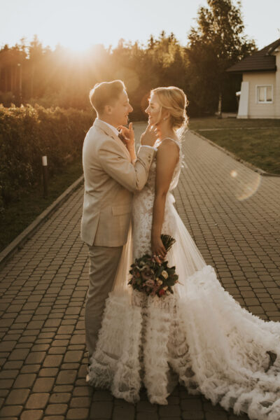 sesja ślubna golden hour, sesja ślubna w mieście, sesja ślubna na zamku