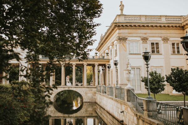 sesja ślubna w Warszawie, miejska sesja ślubna, sesja ślubna w Łazienkach Królewskich