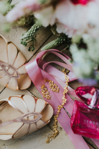 przygotowania ślubne w Warszawie, first look, detale z przygotowań ślubnych