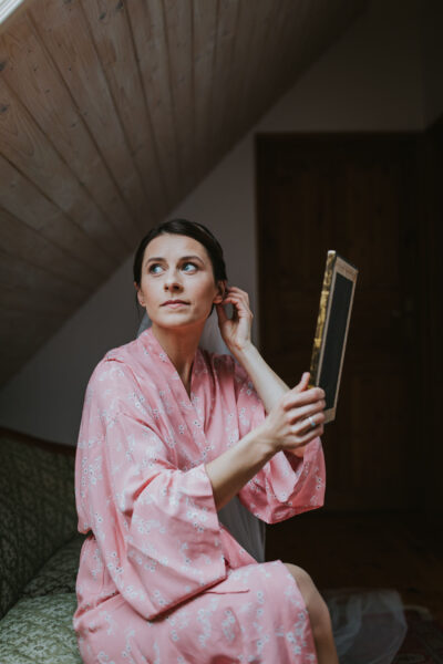 przygotowania ślubne w Warszawie, first look, detale z przygotowań ślubnych